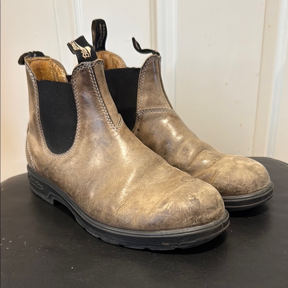 Brown Leather Blundstone Chelsea Boots with Elastic Panels